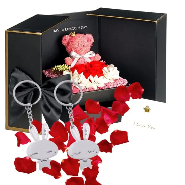 Jahrestag-Geschenkbox mit dem gratis Paar-Schlüsselanhänger-Set – einer für sie, einer für ihn